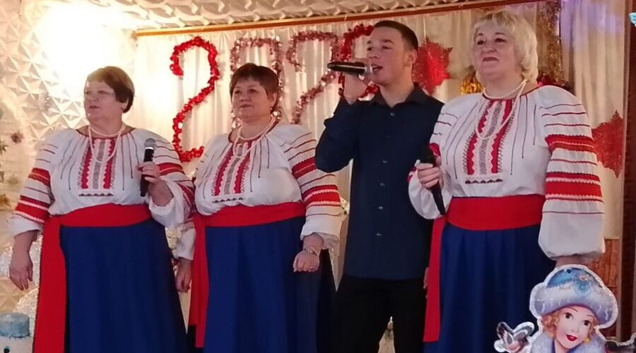 Художественный коллектив Шамординского ДК провёл праздничное выступление