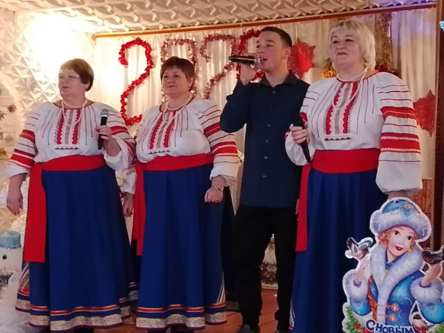 Художественный коллектив Шамординского ДК провёл праздничное выступление