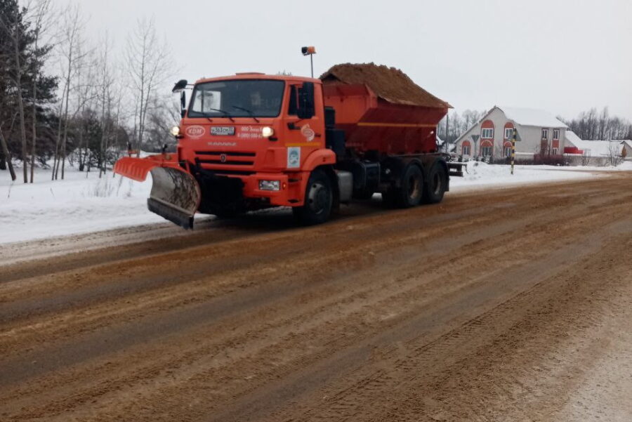 В Брянской области продолжается активная очистка и обработка дорог