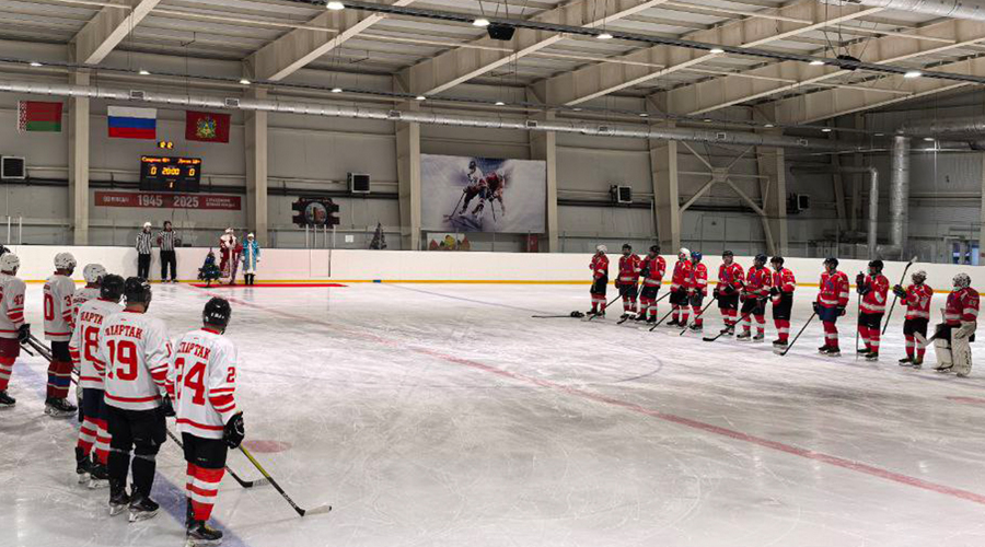 В Жуковке прошёл Рождественский хоккейный матч