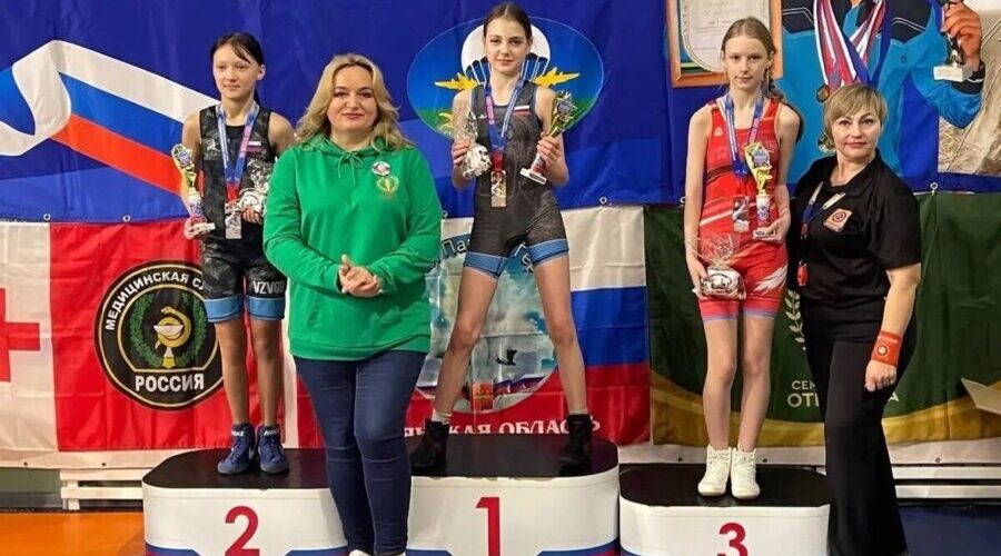 Турнир по вольной борьбе памяти героя России Дмитрия Седнева прошел в Брянске