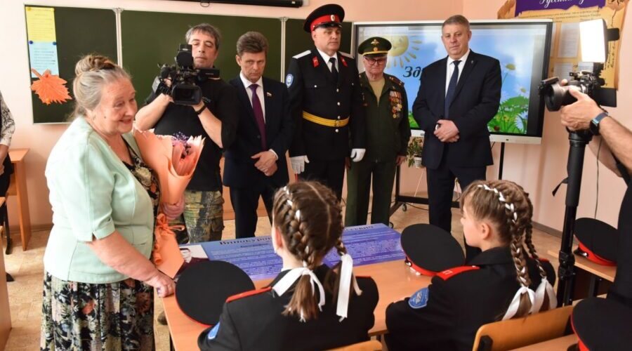 Брянская область в лидерах по реализации проектов «Парта Героя» и «Лица Героев»