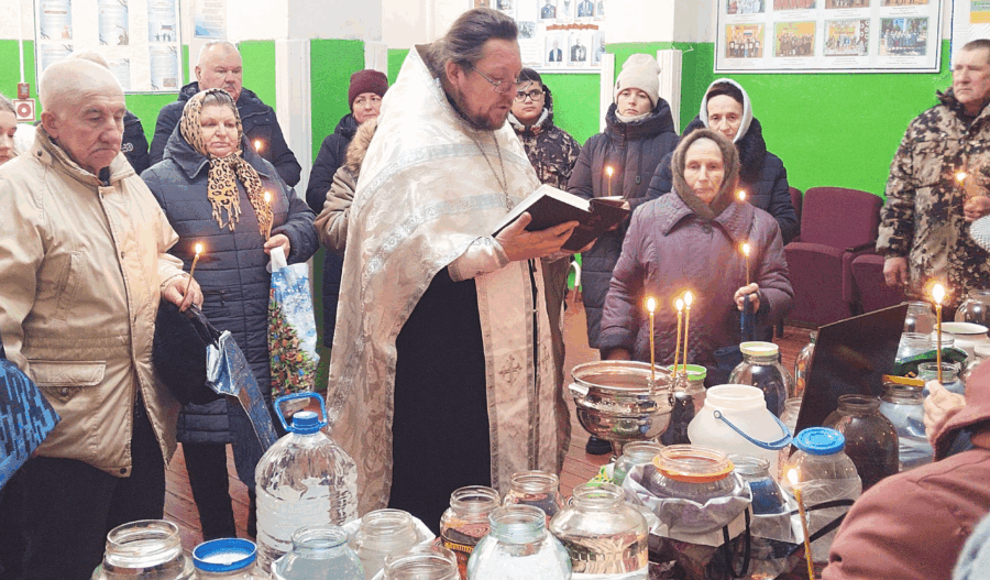 В Речицком СДК священнослужитель совершил чин водосвятия