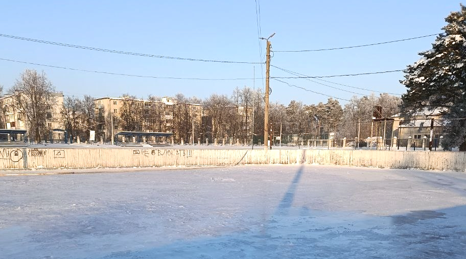 В городе Жуковка открыт каток под открытым небом