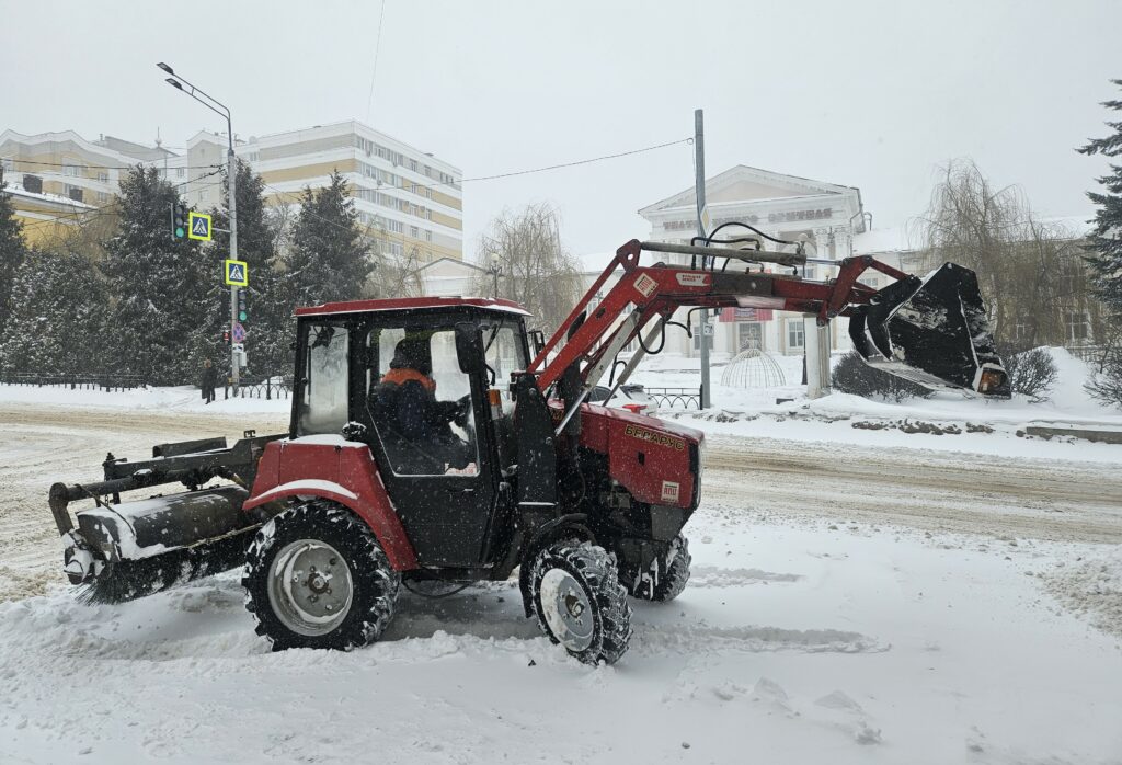 Центральные дороги Брянска за ночь очищены от снега