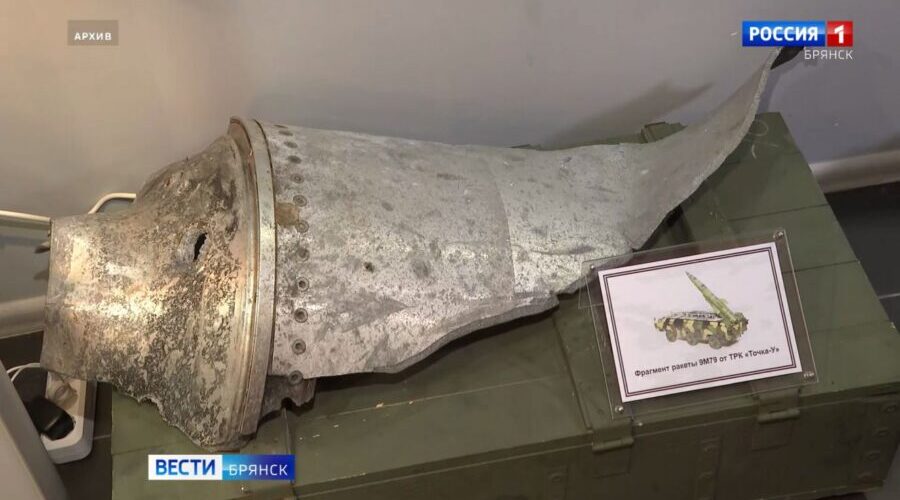 Сотрудники ФСБ передали экспонаты в мемориальный комплекс «Хацунь»