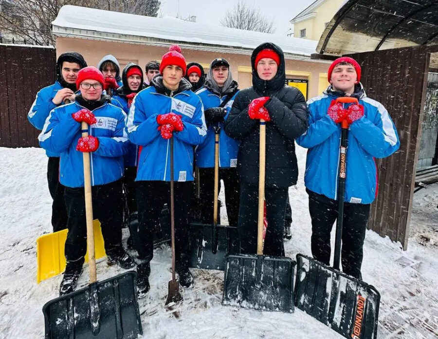 На улицах Брянска активно работает «Снежный десант РСО»