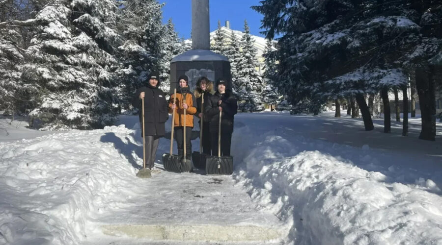 Школьники Брянска взяли шефство над памятником