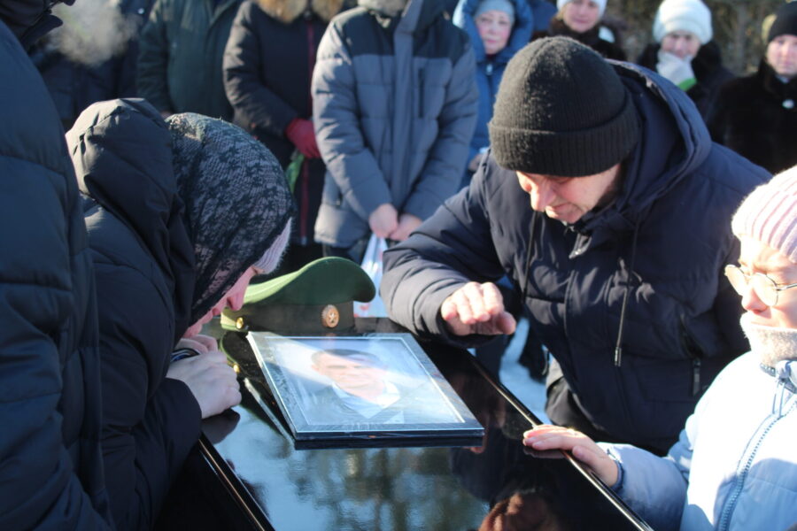 В Жуковке проводили в последний путь бойца штурмового батальона Сергея Шакина, погибшего на СВО