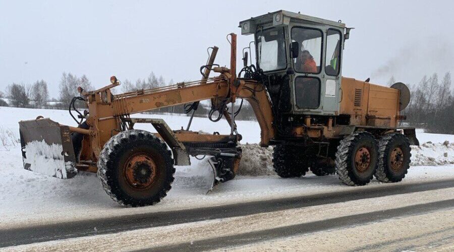 В Брянской области продолжают устранять последствия снегопада
