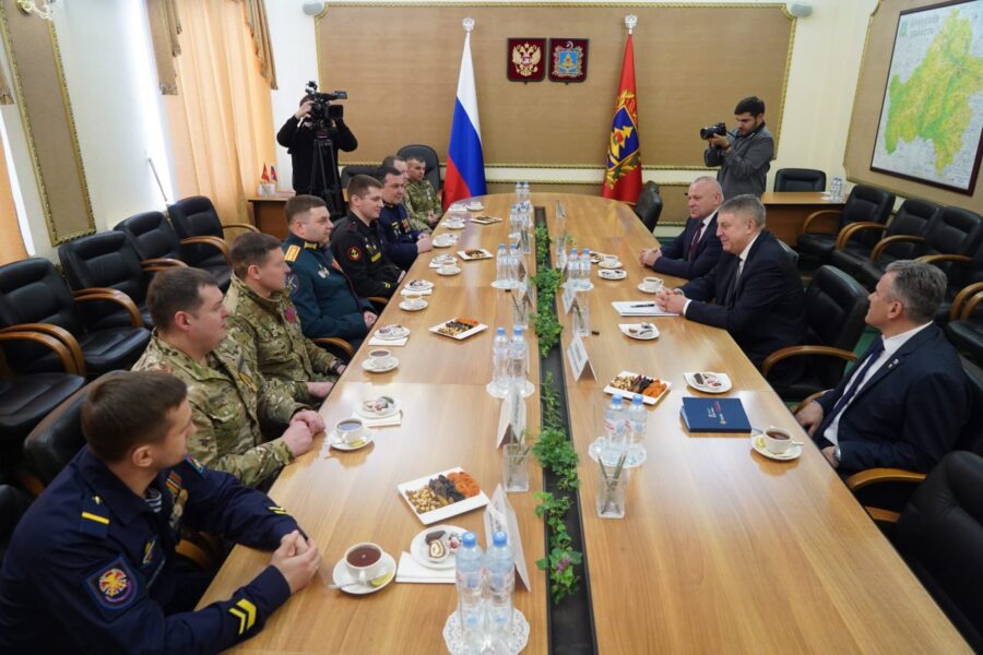 Александр Богомаз встретился с «Брянскими героями»