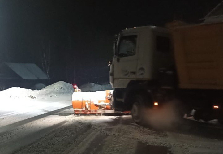 На Брянщине устраняют последствия мощного снегопада