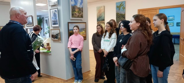 В Музее дятьковского хрусталя открылась выставка «Виражи творчества»