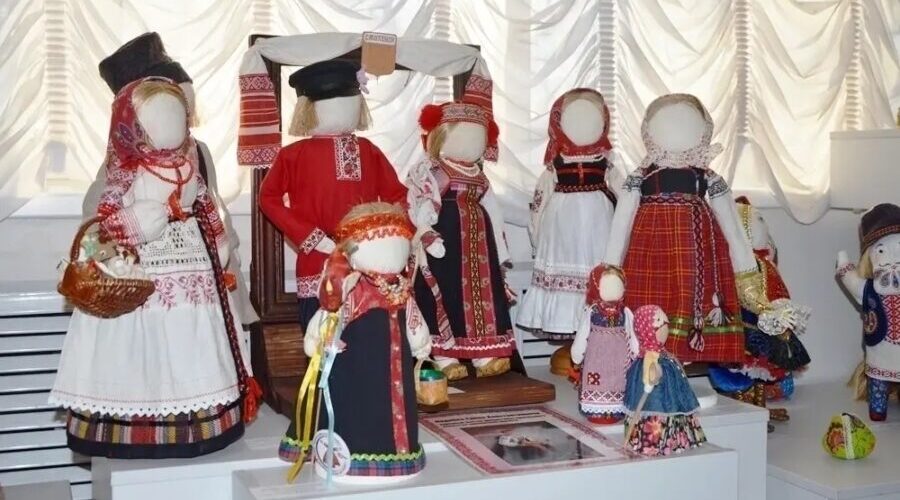 В Брянске открылась выставка «Вдохновленные традициями»