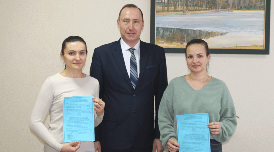 Многодетные семьи из Жуковки получили жилищные сертификаты