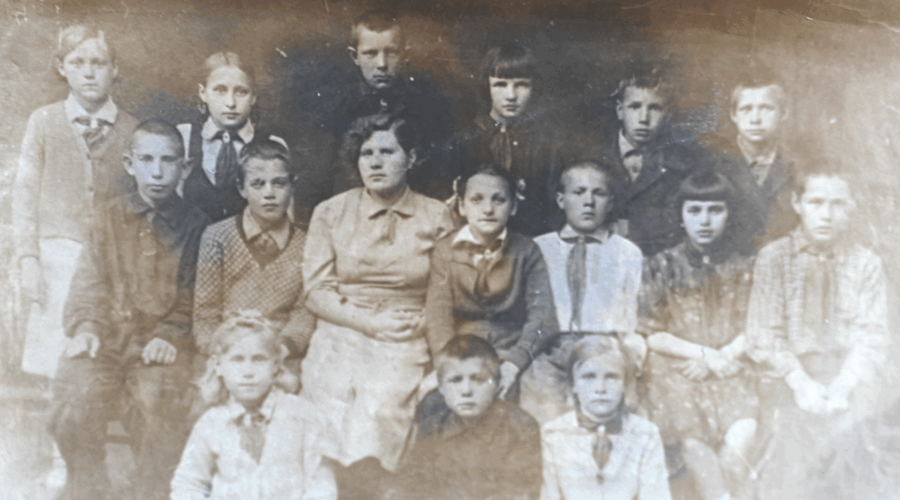 В сельской библиотеке Жуковского округа хранятся уникальные фотоматериалы