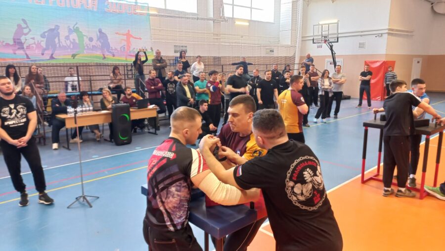 В Жуковке прошёл представительный турнир по армрестлингу