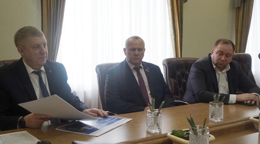 Губернатор Брянской области встретился с руководством Минского моторного завода