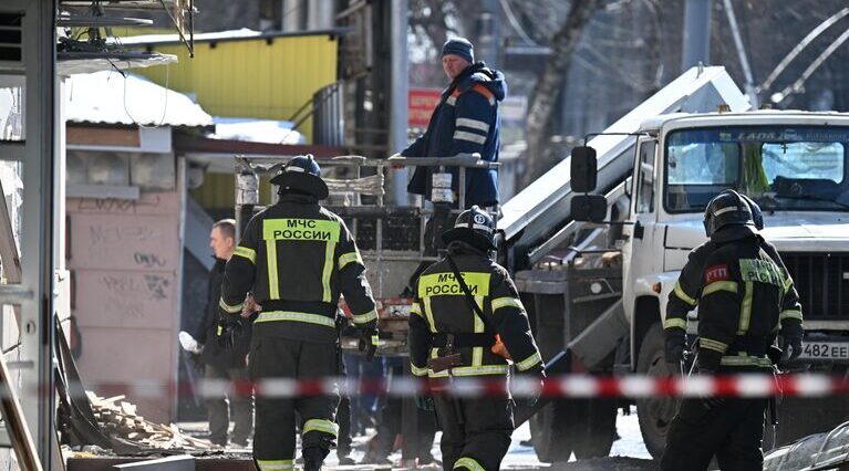 В Брянске устраняют последствия ракетного удара ВСУ по жилым домам