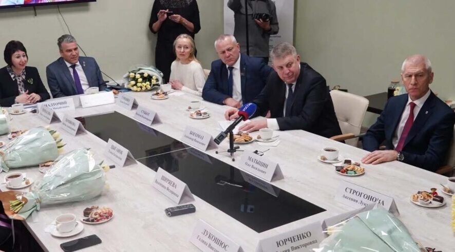 Александр Богомаз встретился с матерями и вдовами погибших бойцов СВО