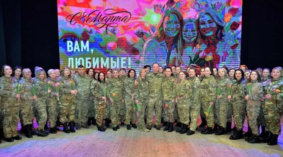 Женщин «БАРС-Брянск» поздравили с наступающим 8 марта