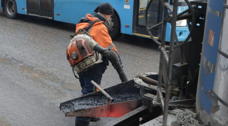 Продолжается ямочный ремонт на дорогах Брянска