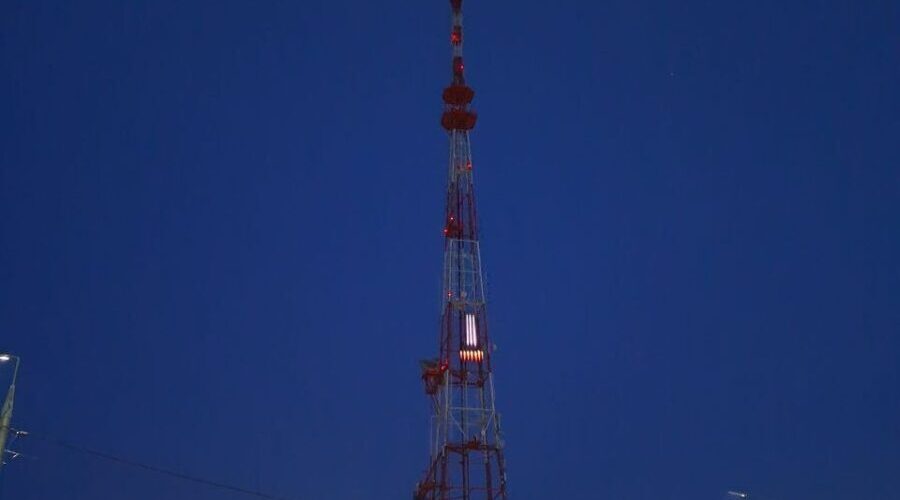 Брянская телебашня включила подсветку в знак поддержки пострадавших жителей