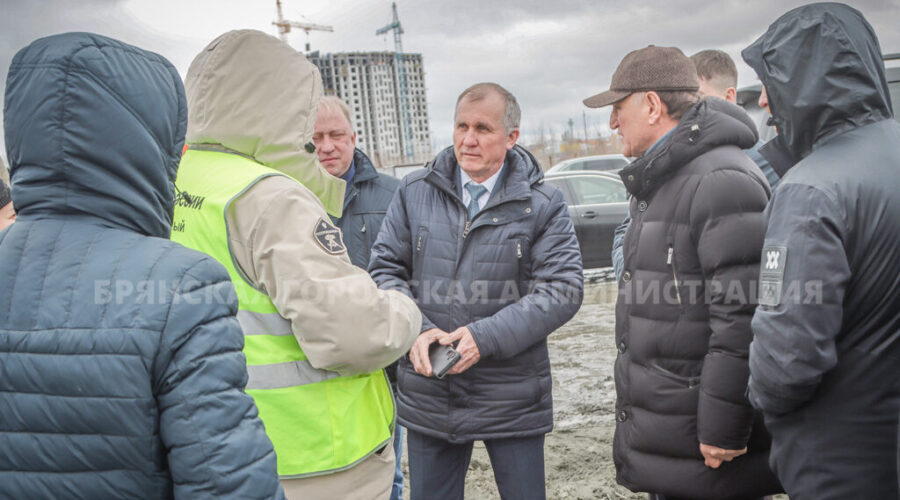 Глава Брянской городской администрации контролирует строительство детского сада