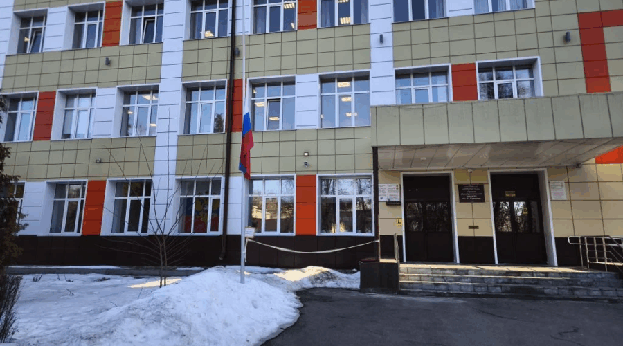 На учреждениях Брянска приспущены государственные флаги