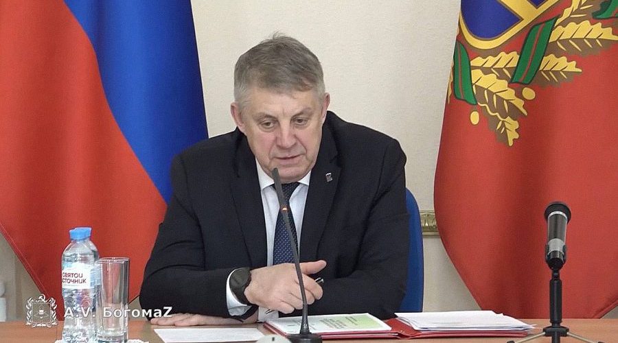 Александр Богомаз: одна из главных задач сегодня — привести в порядок дороги в муниципалитетах