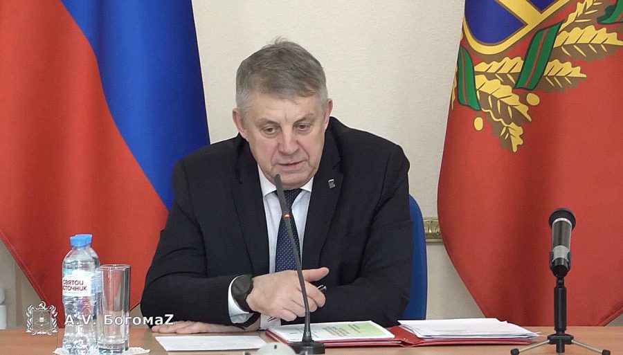 Александр Богомаз: одна из главных задач сегодня — привести в порядок дороги в муниципалитетах