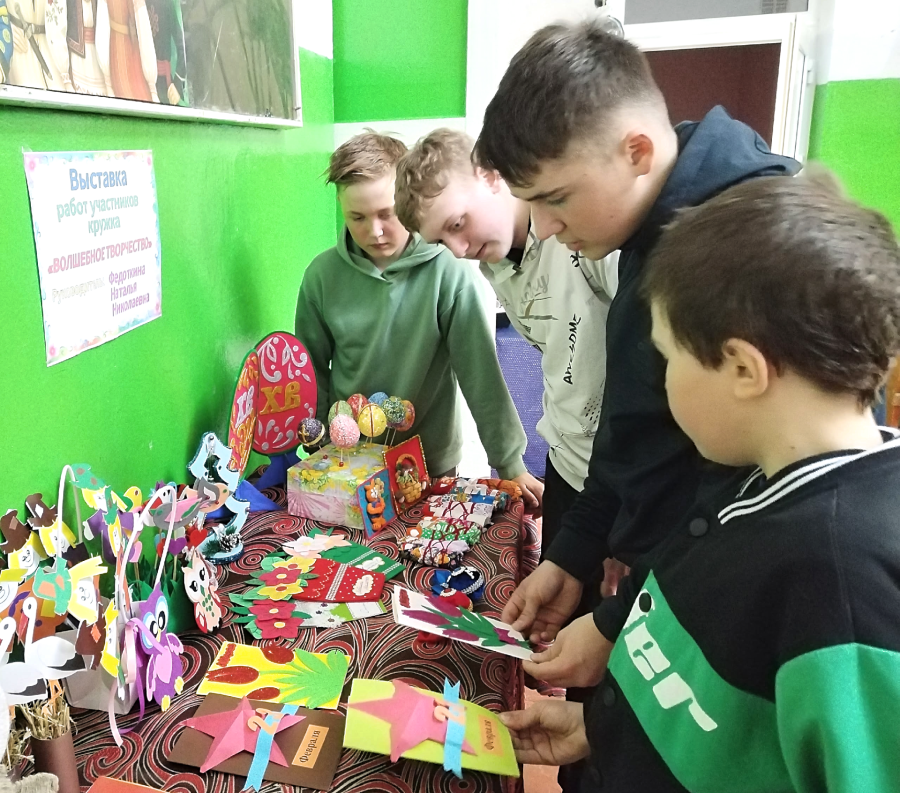 В Речицком СДК открыта художественная выставка