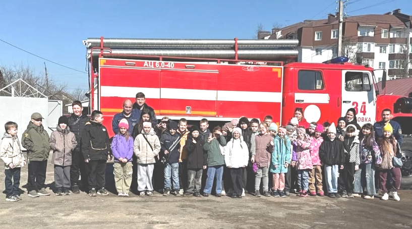 Жуковские школьники знакомятся с профессией пожарного