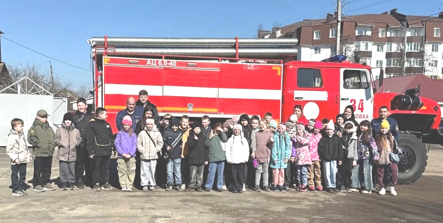Жуковские школьники знакомятся с профессией пожарного