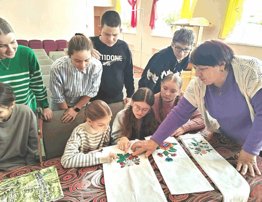 В Речицком СДК состоялся мастер — класс по искусству вышивки
