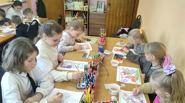 В Заборско — Никольском сельском клубе проходит выставка детских рисунков