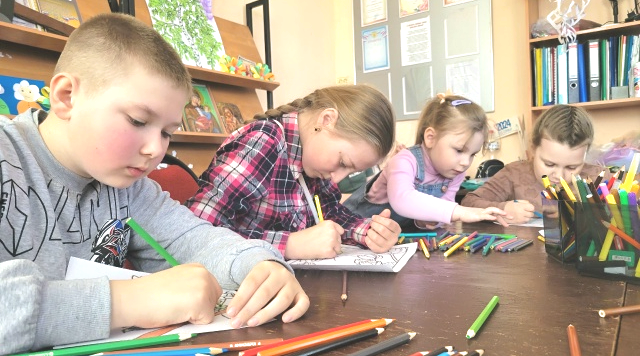 В Ржаницком СДК прошёл творческий мастер-класс по изобразительному искусству