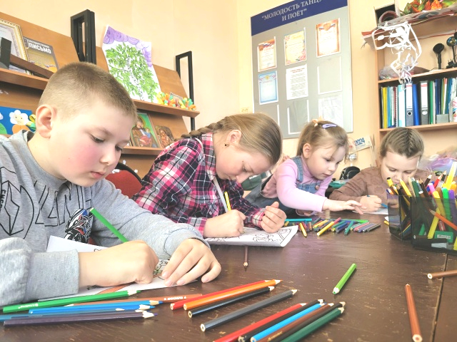 В Ржаницком СДК прошёл творческий мастер-класс по изобразительному искусству