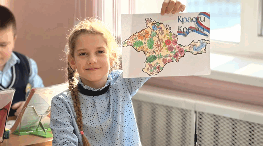 В Жуковской школе №1 провели творческий урок: «Крымская весна в красках: пишем историю кистью»!