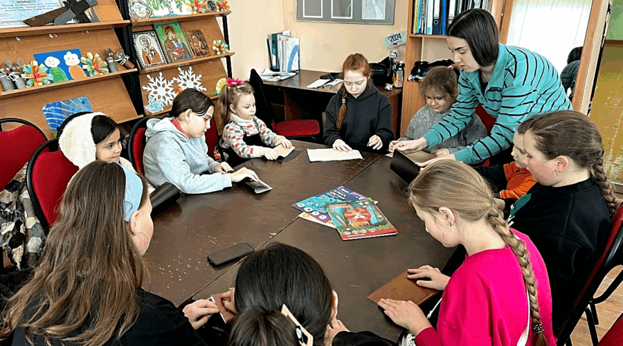 В Ржаницком СДК прошли занятия по художественному творчеству