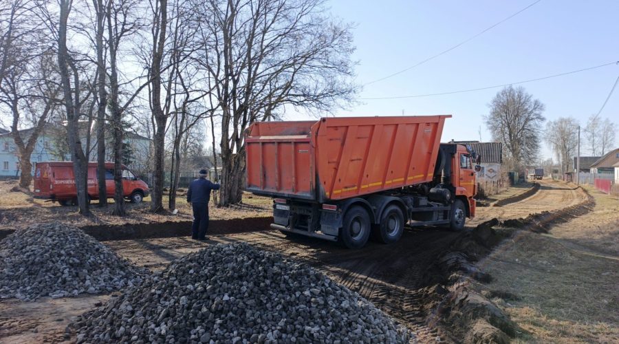 В Дубровке асфальтируют улицы