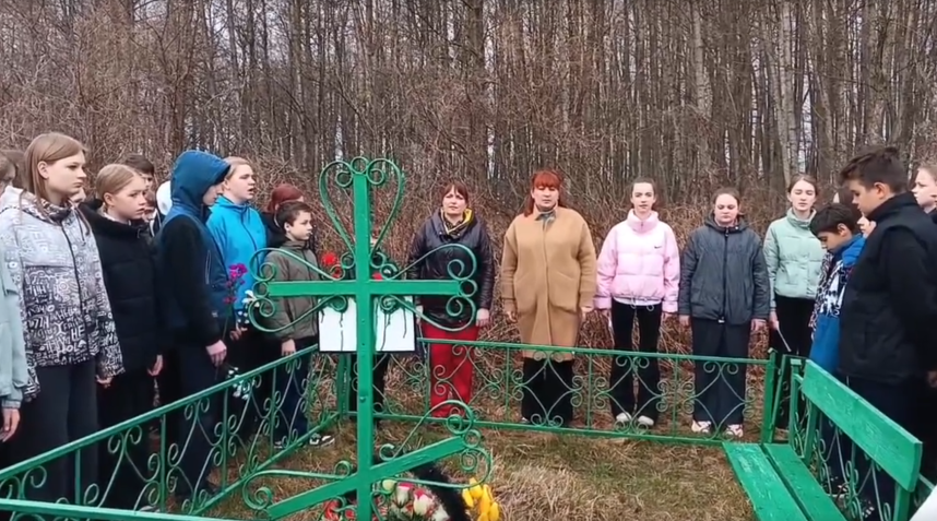 Долг памяти собрал учеников Жуковской школы №2 у братской могилы