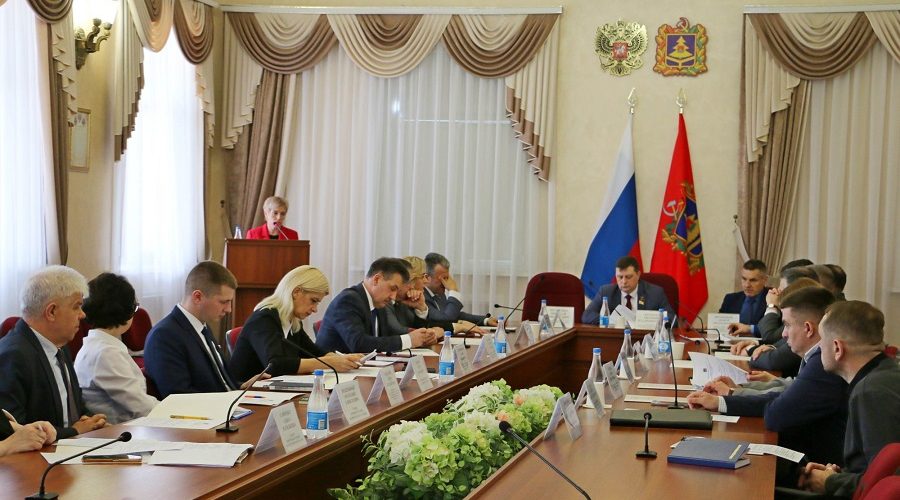 Комитет по делам ветеранов рассмотрел меры поддержки участников СВО и их семей