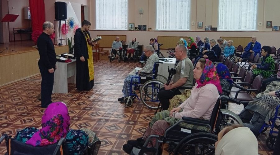 Таинство причастия для подопечных Жуковского дома социального обслуживания