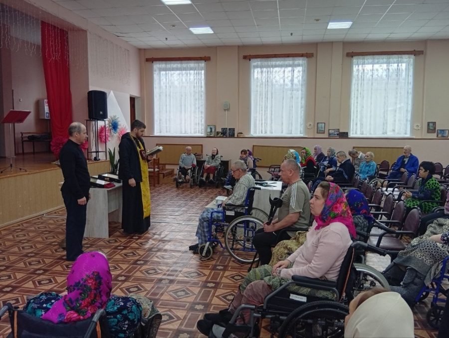 Таинство причастия для подопечных Жуковского дома социального обслуживания