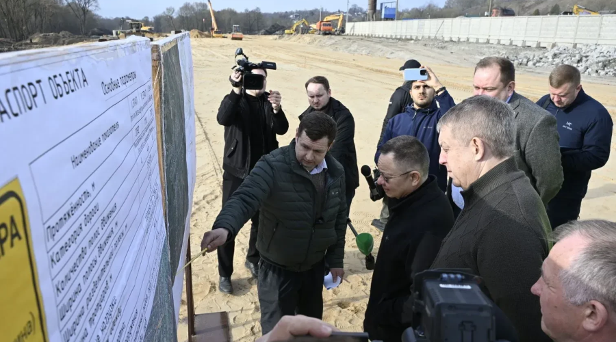 В Брянскую область с рабочей поездкой прибыл Министр строительства  Ирек Файзуллин.