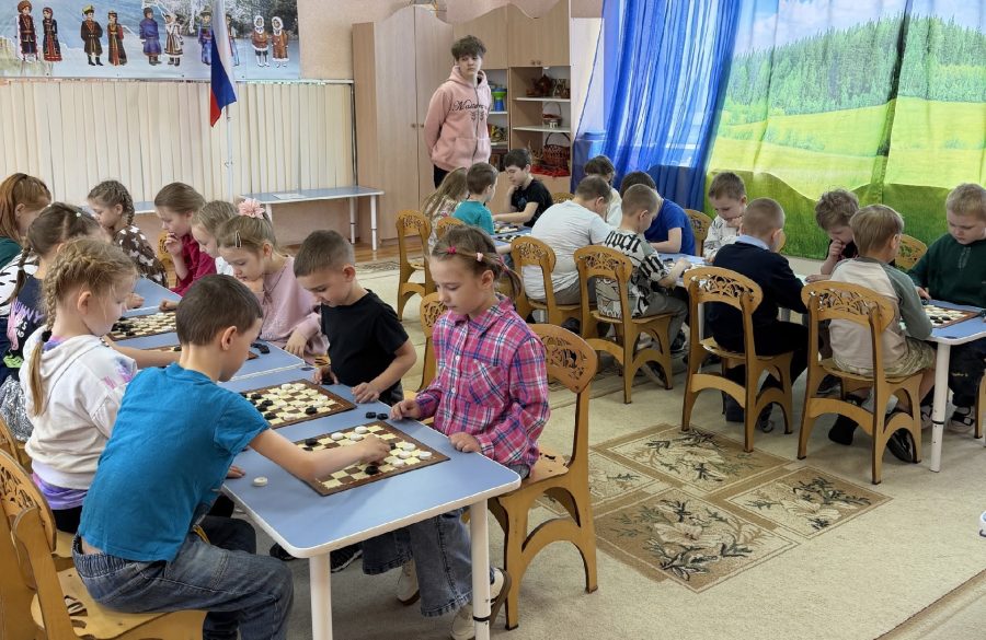 В Жуковке прошел турнир по шашкам среди дошкольников