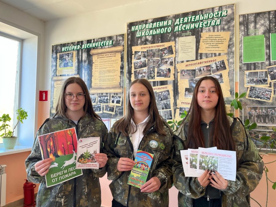 В Жуковке активисты школьного лесничества провели информационную акцию