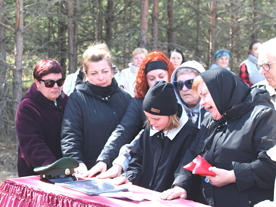 В Жуковке проводили в последний путь рядового штурмового взвода Сергея Афонина