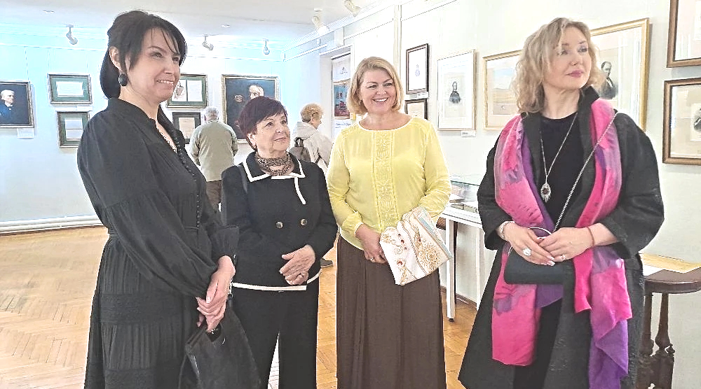 Директор музея — заповедника «Овстуг» приняла участие в открытии художественной выставки